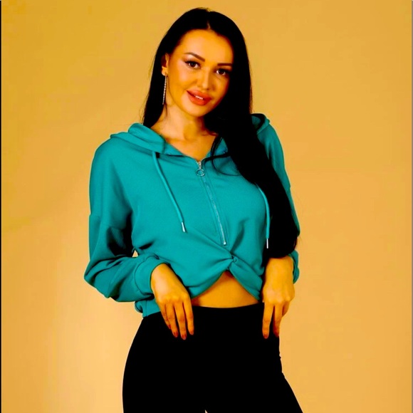 Miro’ Woman’s Drop Shoulder Cropped Hoodie - Picture 1 of 6